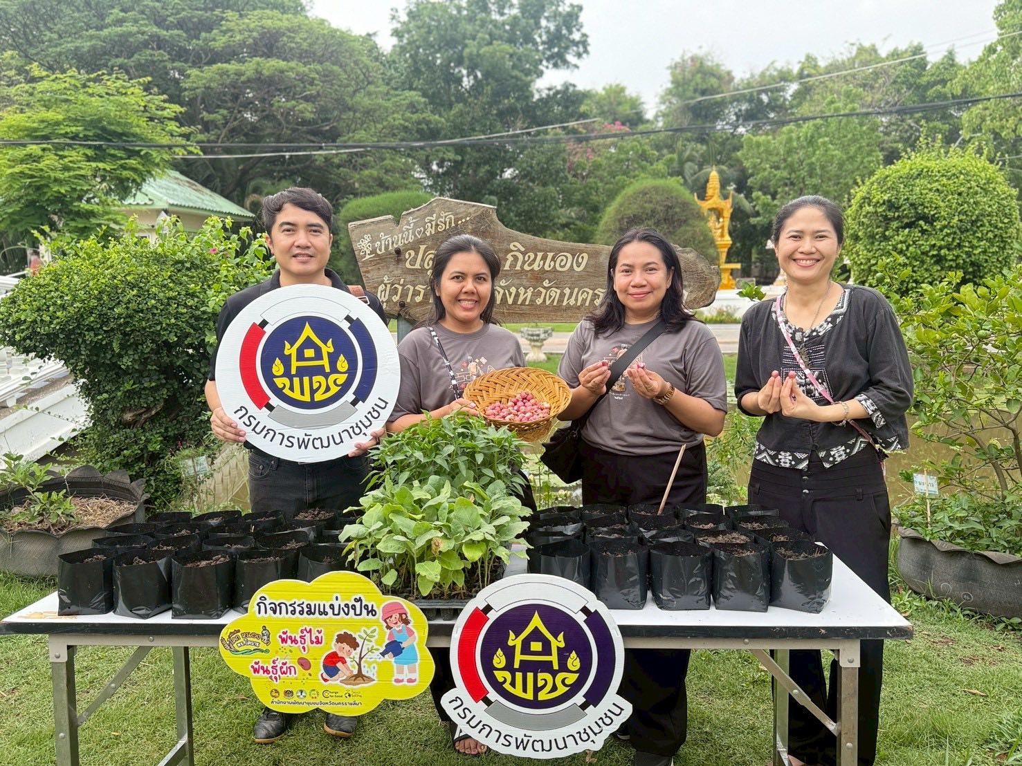  "ผู้นำต้องทำก่อน" พัฒนาชุมชนเมืองโคราช ขานรับนโยบายผู้ว่าฯ ลุยปลูกผักสวนครัวสร้างความมั่นคงทางอาหาร
