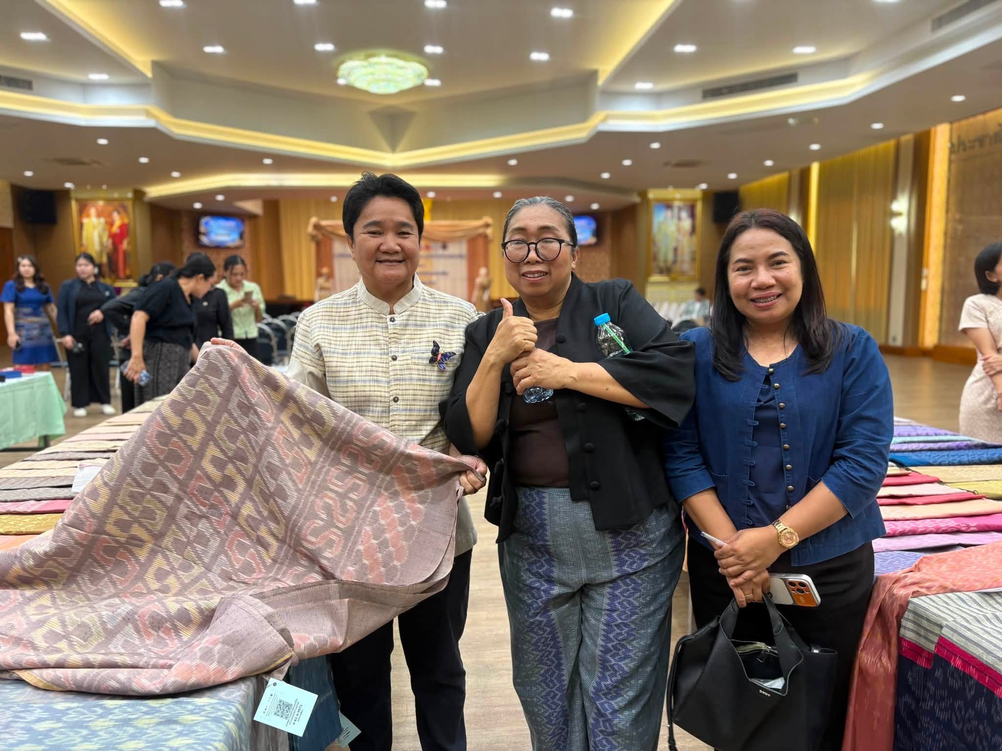 พช.เมืองนครราชสีมา ร่วมกิจกรรมประกวดผ้าลายพระราชทานและงานหัตถกรรม ระดับจังหวัดนครราชสีมา